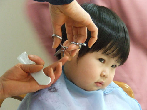1 Cách cắt tóc cho bé trai đẹp tại nhà để phụ huynh tham khảo  Tóc Đẹp  AZ
