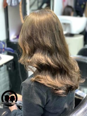 Không sấy tóc ở nhiệt độ cao để giữ tóc đẹp và bền màu