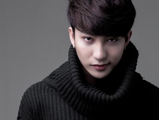 Nếu bạn là người trẻ tuổi nhưng thích sự đơn giản, bạn có thể lựa chọn cho mình kiểu tóc này với phần mái được để dài hơn và uốn phồng toát nên phong cách hiền lành thân thiện cho bạn.