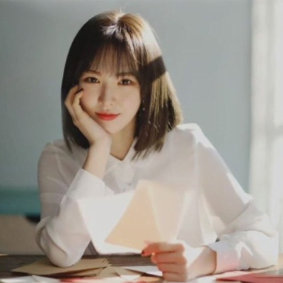 Kiểu tóc ngắn mái thưa dễ thương.