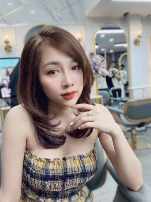 Kiểu tóc ngang vai sóng nước