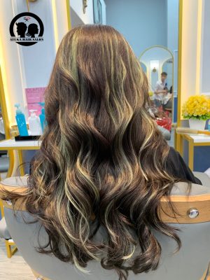 Tóc dài uốn xoăn