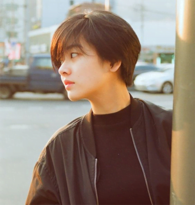 Tóc ngắn Pixie cho mặt tròn trán cao