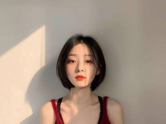 Tóc ngắn ngang cằm