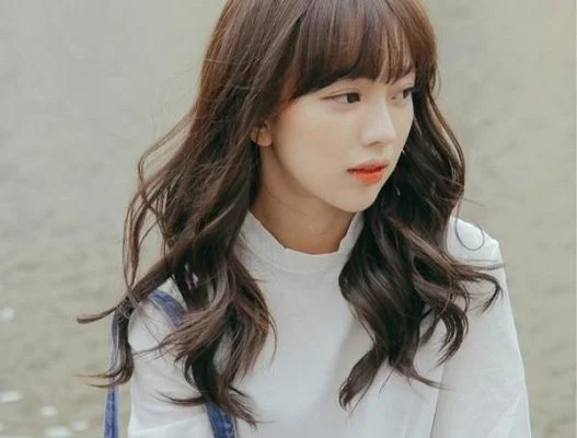 Kiểu tóc uốn sóng nhẹ