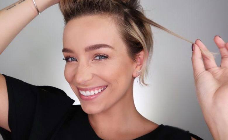 Thử một phần nhỏ trước khi nhuộm toàn bộ tóc